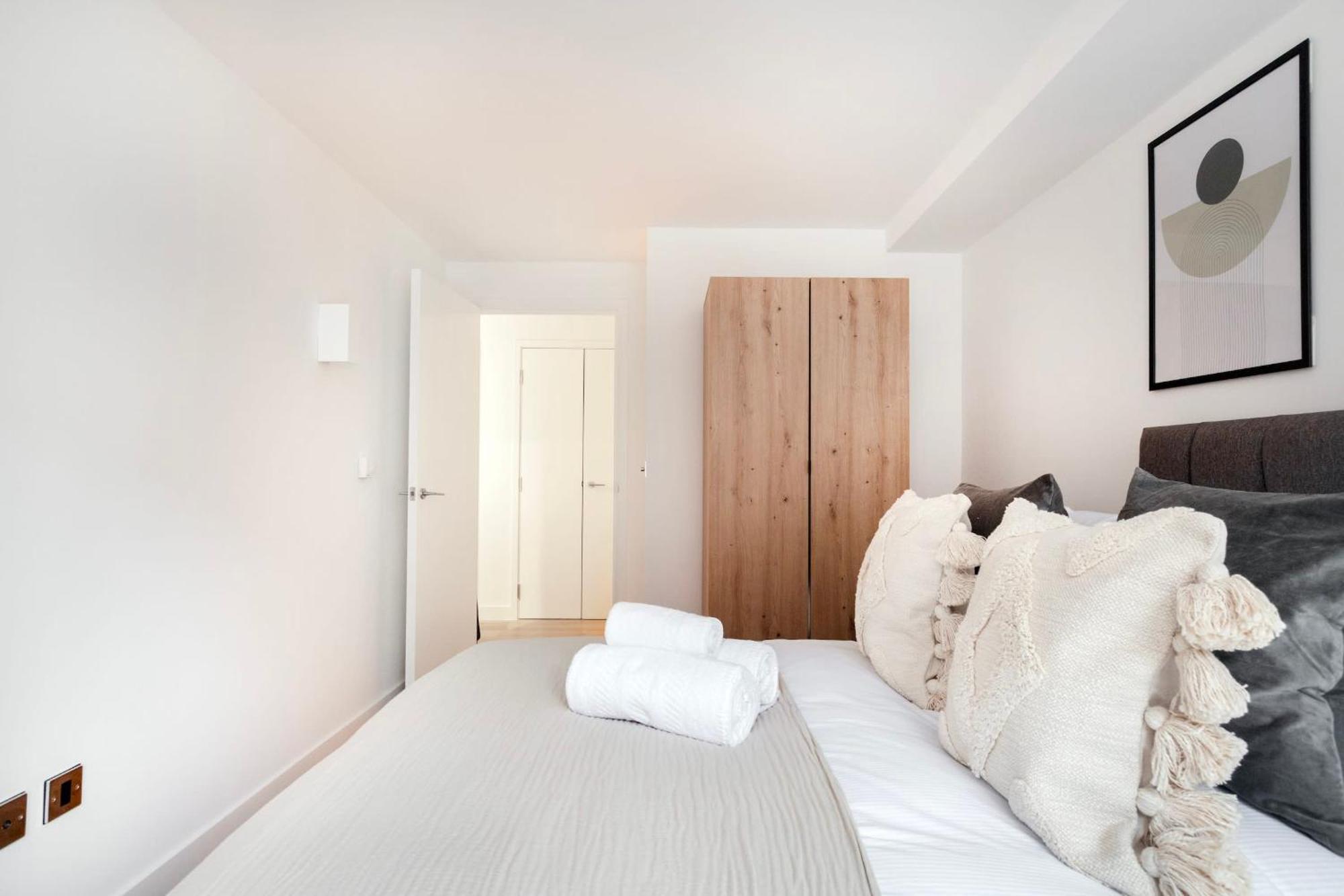 Fitzrovia With Balcony - Cityapartmentstay Лондон Екстериор снимка