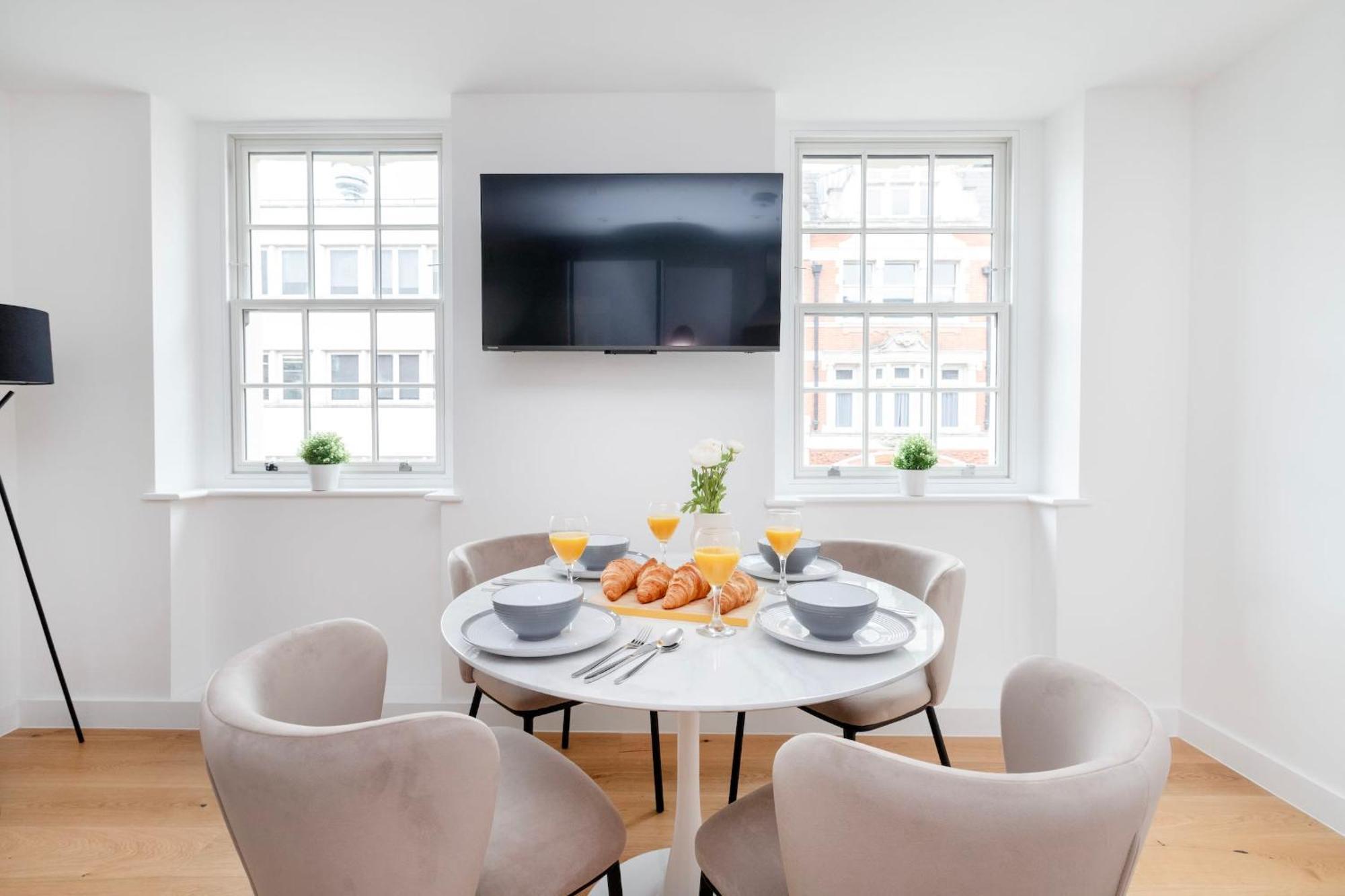 Fitzrovia With Balcony - Cityapartmentstay Лондон Екстериор снимка