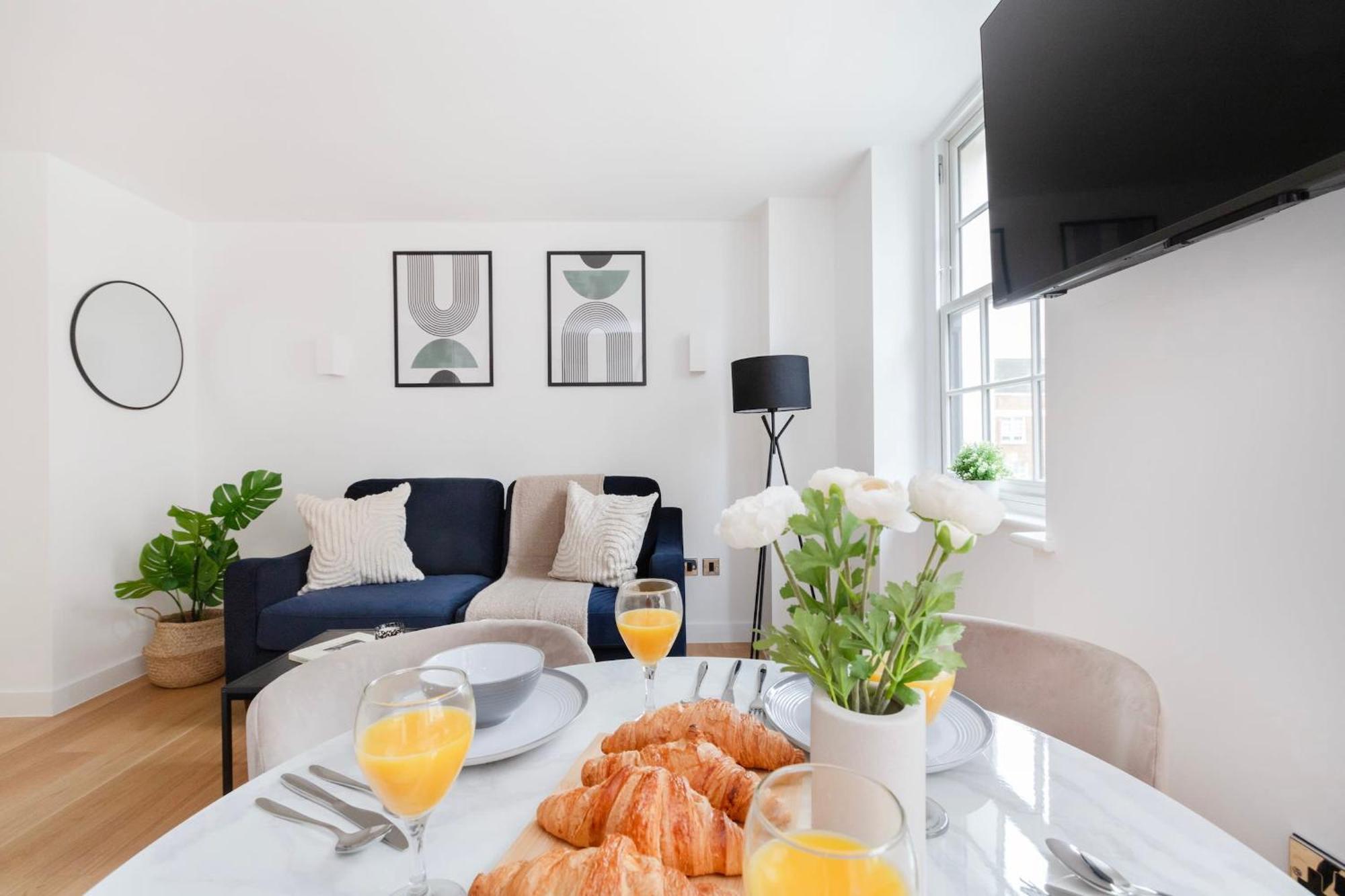 Fitzrovia With Balcony - Cityapartmentstay Лондон Екстериор снимка
